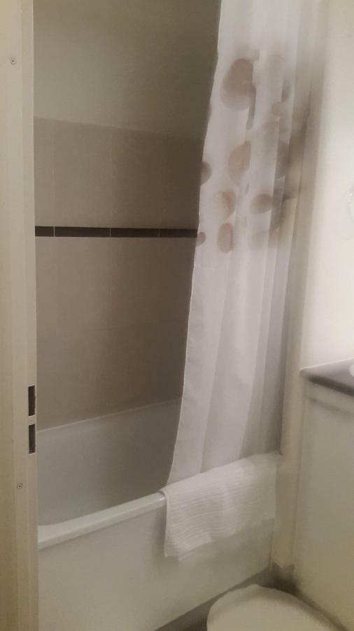סן-דני 8 Rue Brise Echalas מראה חיצוני תמונה